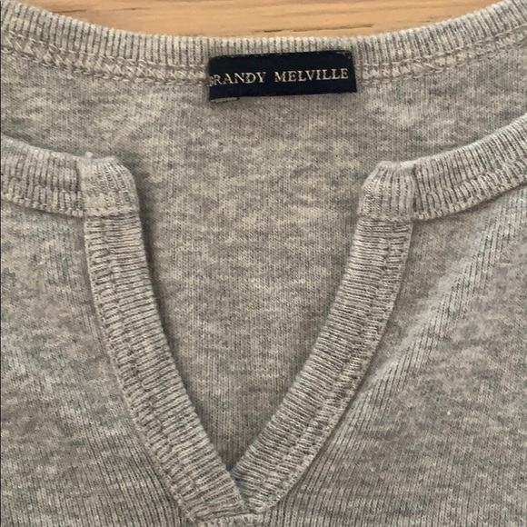 🪐BRANDY MELVILLE🪐 CROPPED TEE - Picture 2 of 2